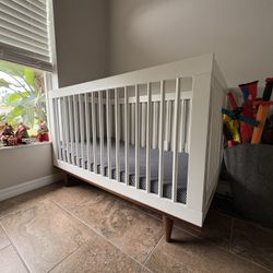 Convertible Baby Crib —> Toddler Bed (includes rail) 