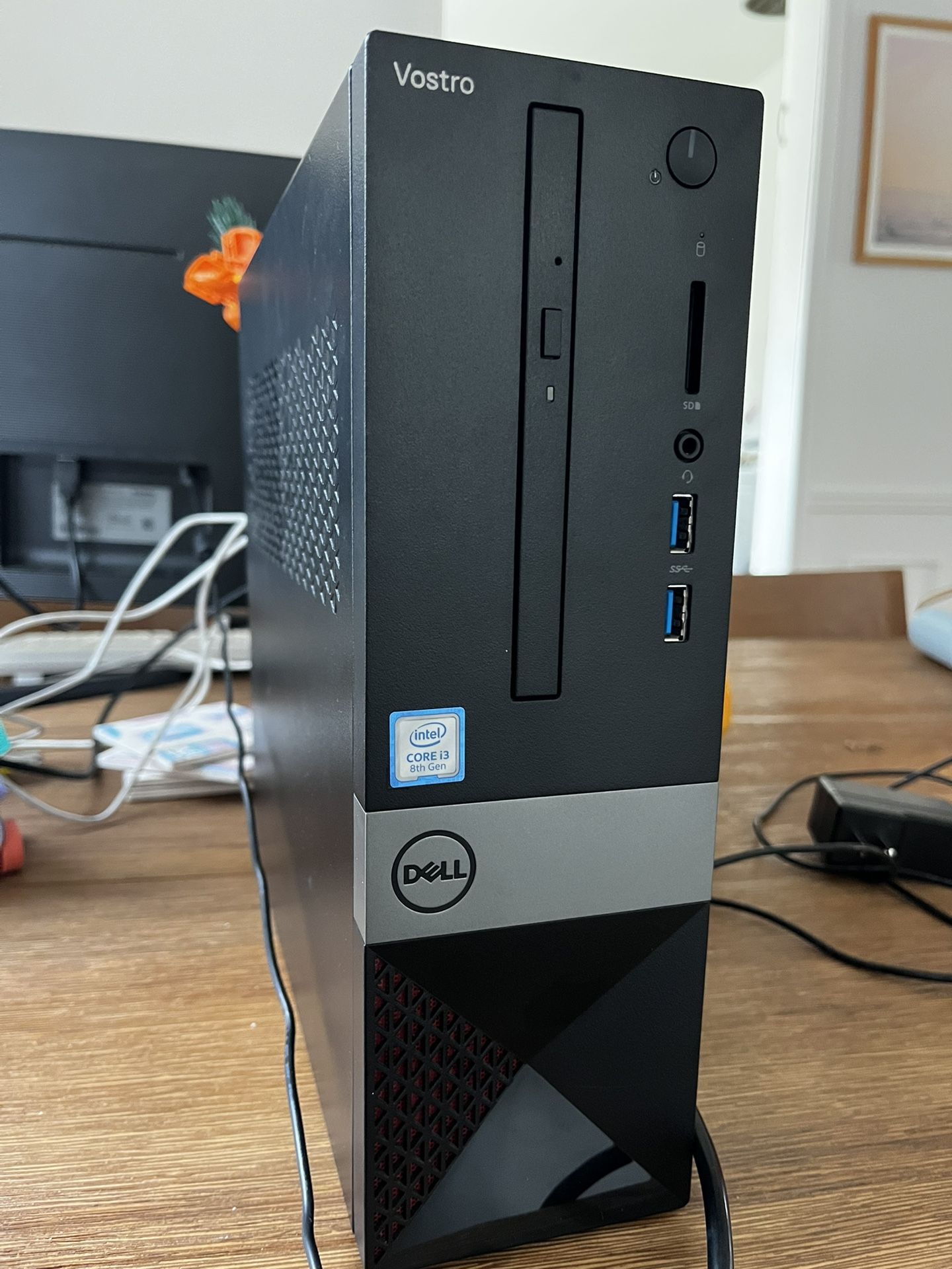 PRACTICALLY NEW DESKTOP COMPUTER