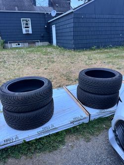 LIKE NEW!! 285/45/R22” TIRES