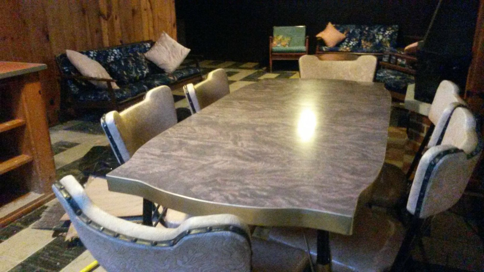 Beautiful mid-century dining set with 6 chairs