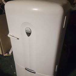 1940's Philco Refrigerator (Restored)