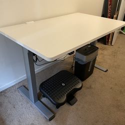 White Electric Standing Desk 48 x 30 Inches Adjustable Desk