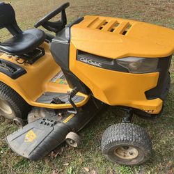 CUB CADET XT1 RIDING LAWNMOWER 