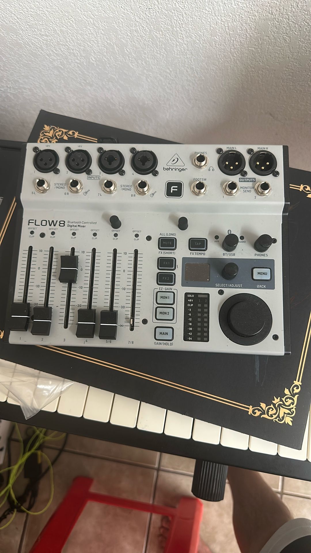 Flow 8 Mixing Behringer