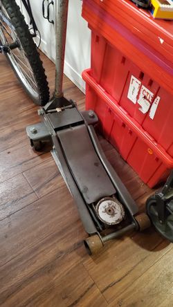 Pittsburgh Low Profile 3 Ton Jack