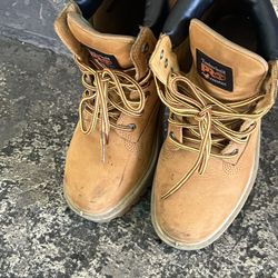 Timberland boots size 7 men’s want a few times has a couple scruffs 