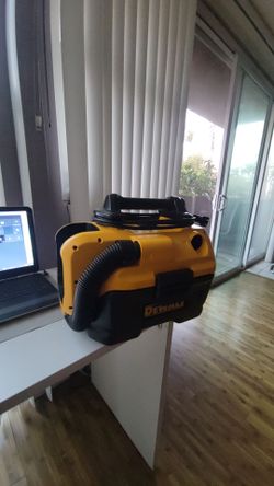 Dewalt vacuum battery/power core