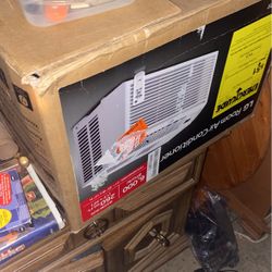 Nice White GE Fridge Air Condition 