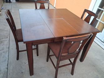 Comedor de cuatro sillas
