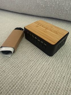 Speaker White Noise Sound Machine with Bamboo Top