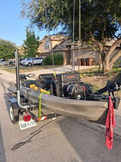 NuCanoe Unlimited kayak with Trailer