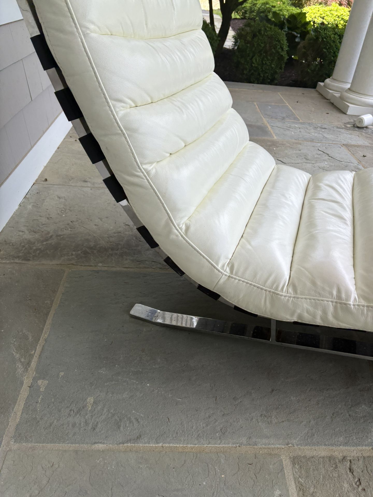 Chaice Lounge Chair White Good Quality 