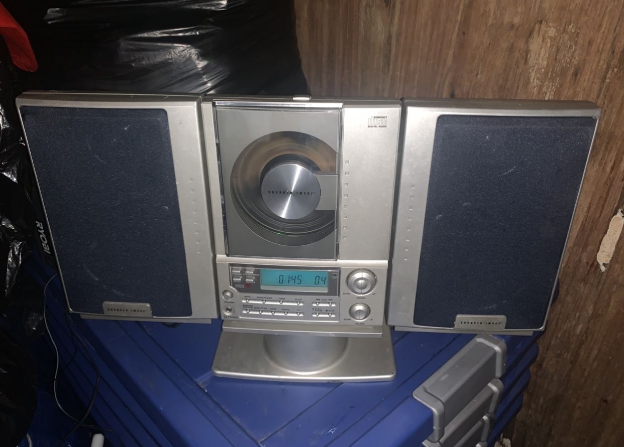 SHARPER IMAGE SO226 Vertical CD Player AM/FM Stereo