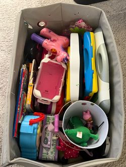 Lot of Miscellaneous Toys (read description)