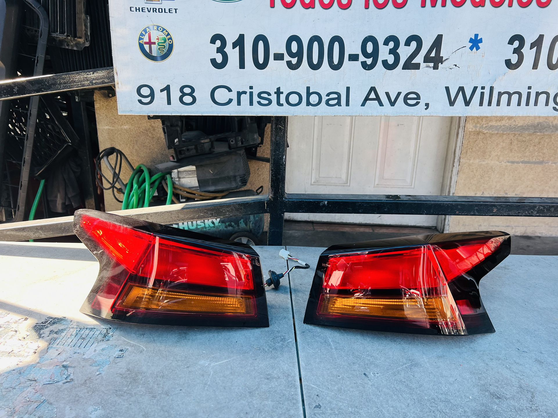 Nissan Altima 2019-2022 Right And Left Tail Light  Oem