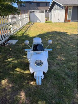 Kids Power Wheel Vespa Style Motorcycle