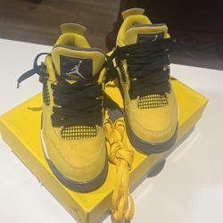 Jordan 4 Retro Lightning 