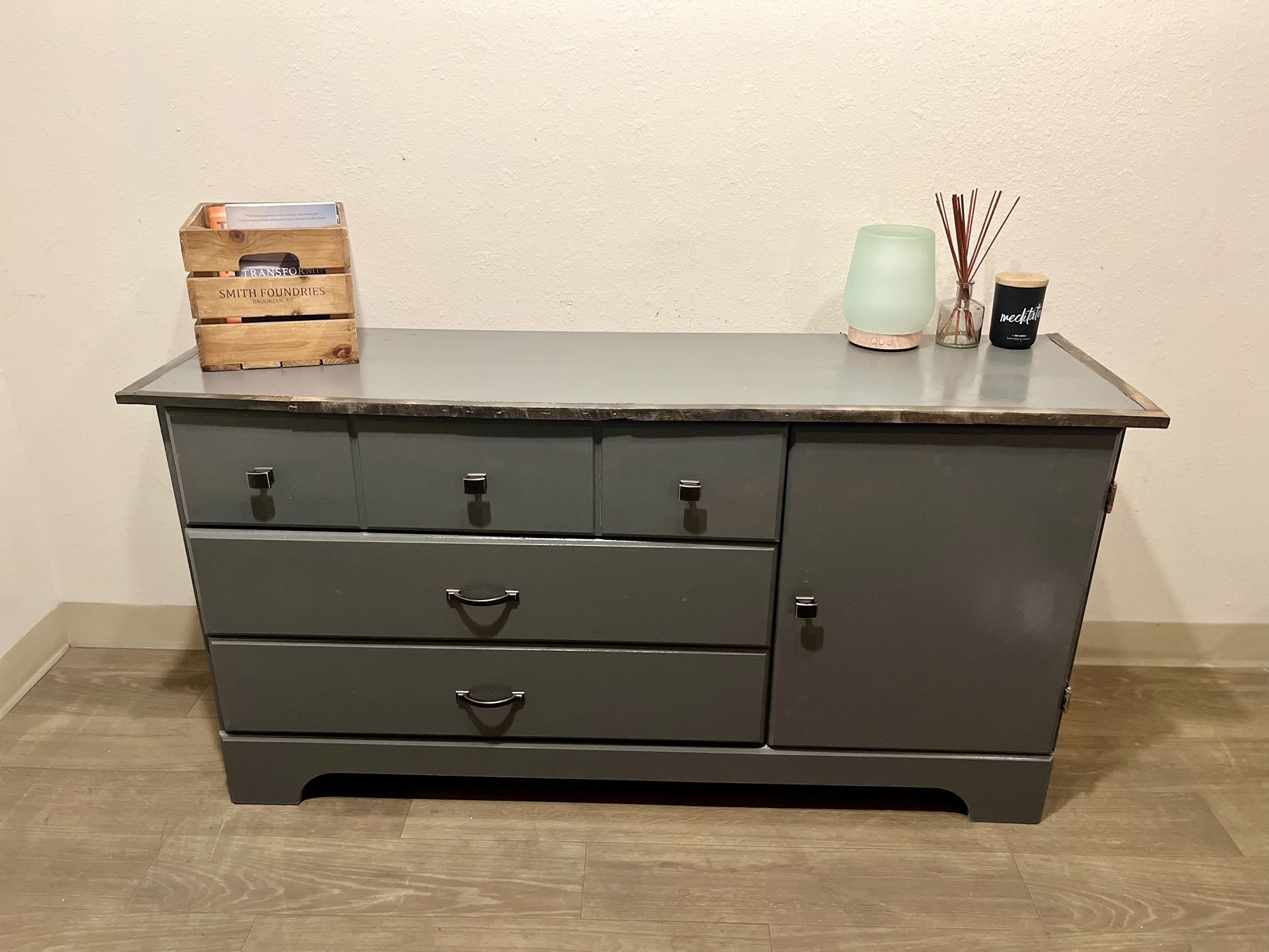Dresser/Entry Way Table