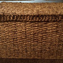 Large Wicker Basket / trunk