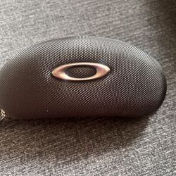 Black Oakley sunglasses case with zipper