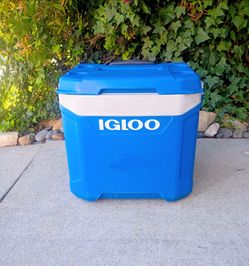 Ice Chest Cooler 21 1/2" W X 18" D X 20" T