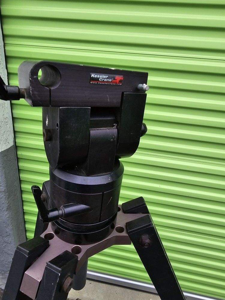 K pod Tripod With Caster Wheels