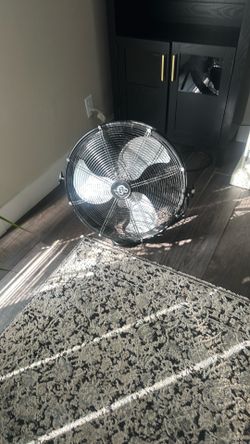 Floor fan 20”. 3 speeds