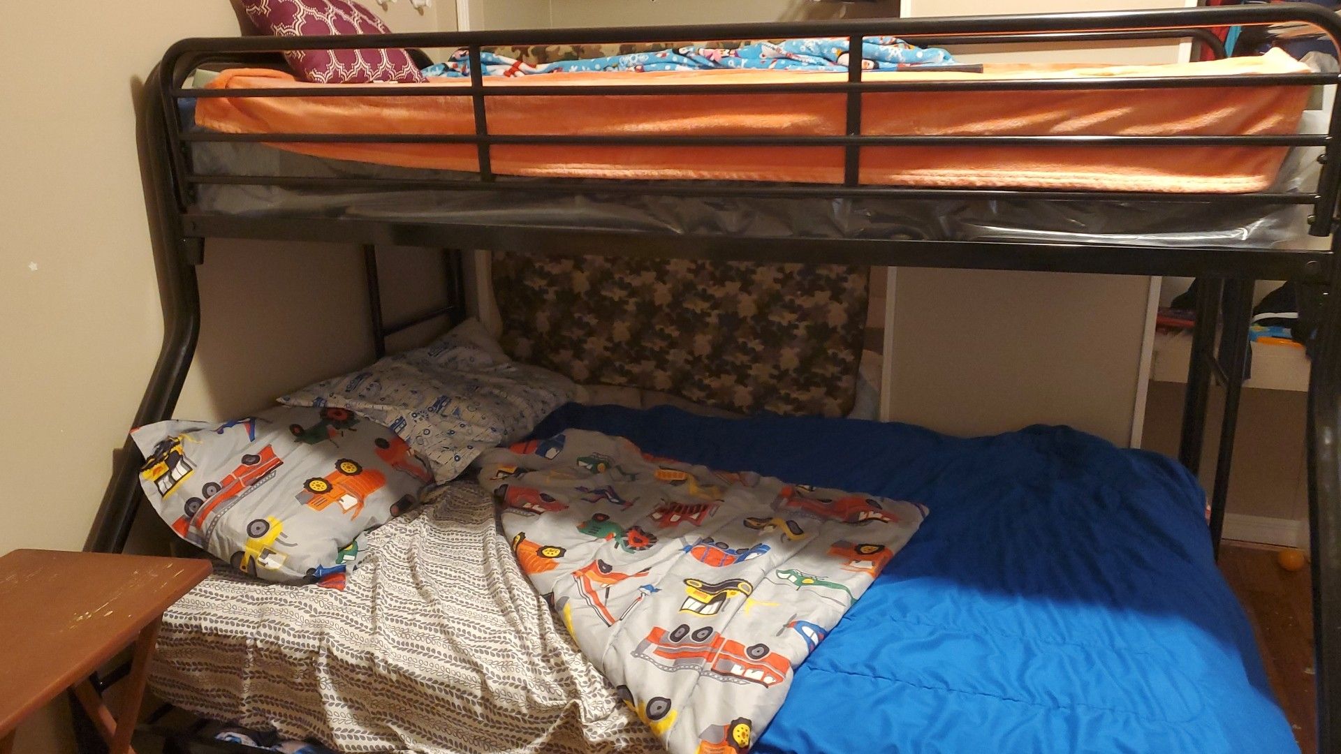 Bunk beds comes with mattress bottom is a full and top (still in cover)is a twin