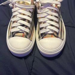 Burberry shoes size 10