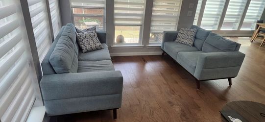 Sofa and loveseat set