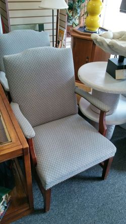 Set of 2 chairs.