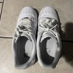 White Nike Air Force’s