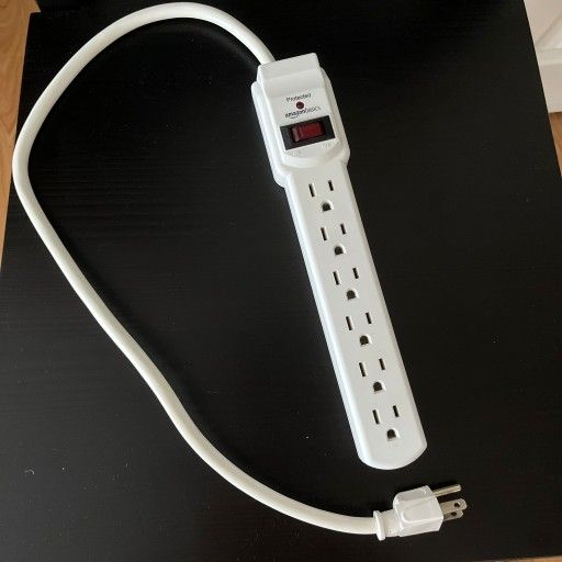 Amazon Basics 6-Outlet Power Strip