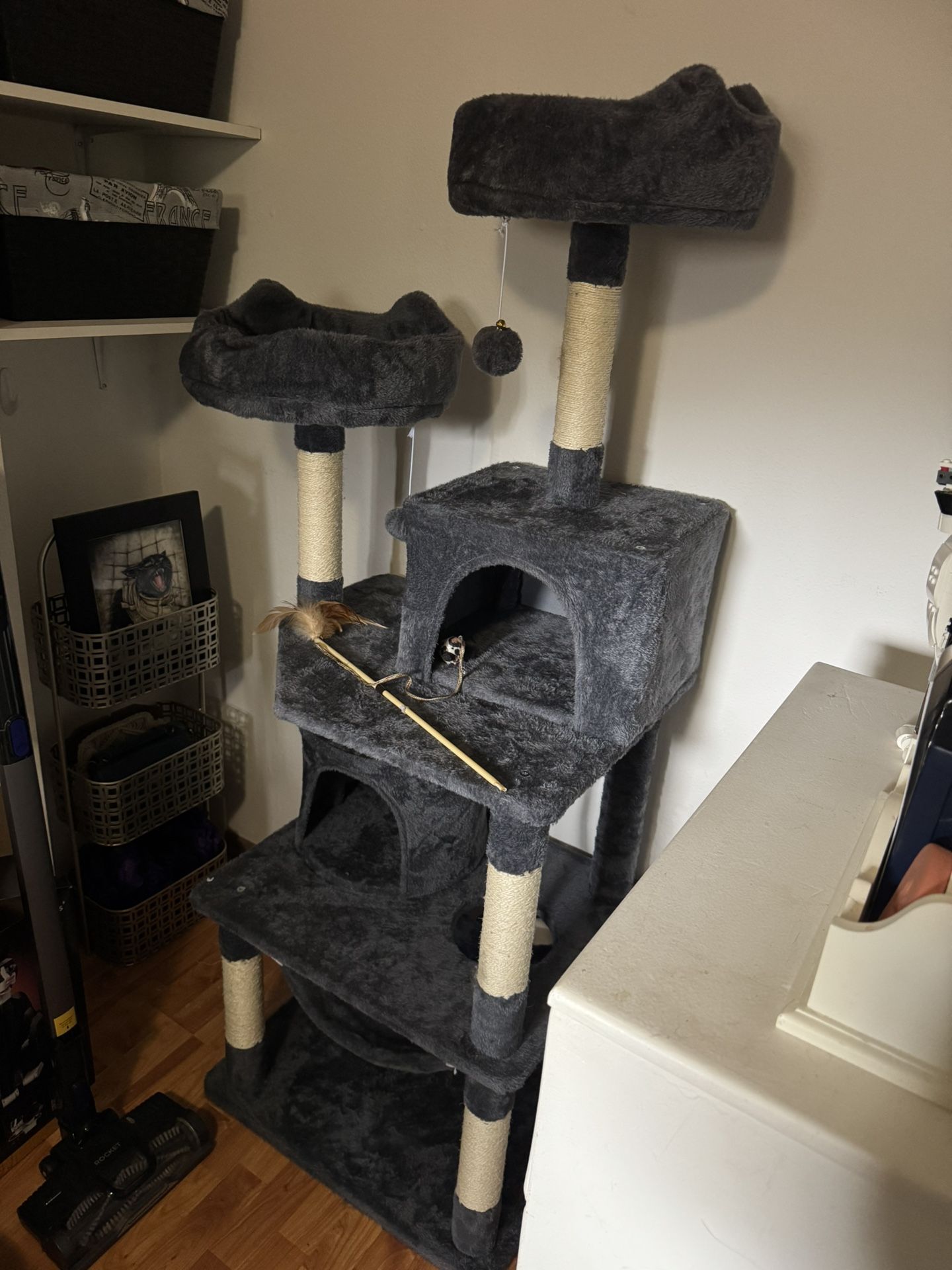 Like New Cat Tree! 
