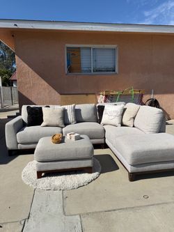 Living spaces sectional couch 🛋️