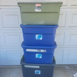 4 large Storage Containers!