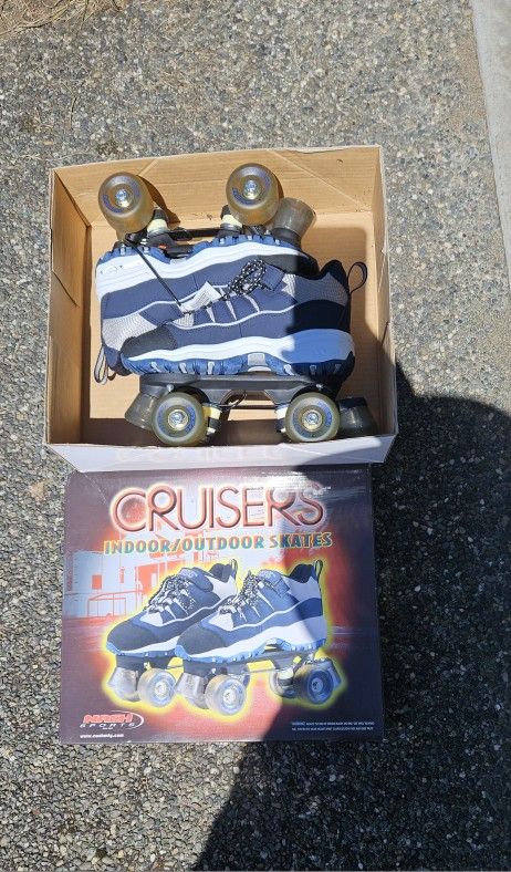 NEW Cruiser Indoor/ Outdoor Skate (Men Size 5/ Women Size 6).