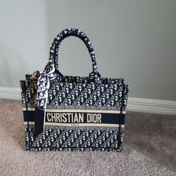 Christian Tote 