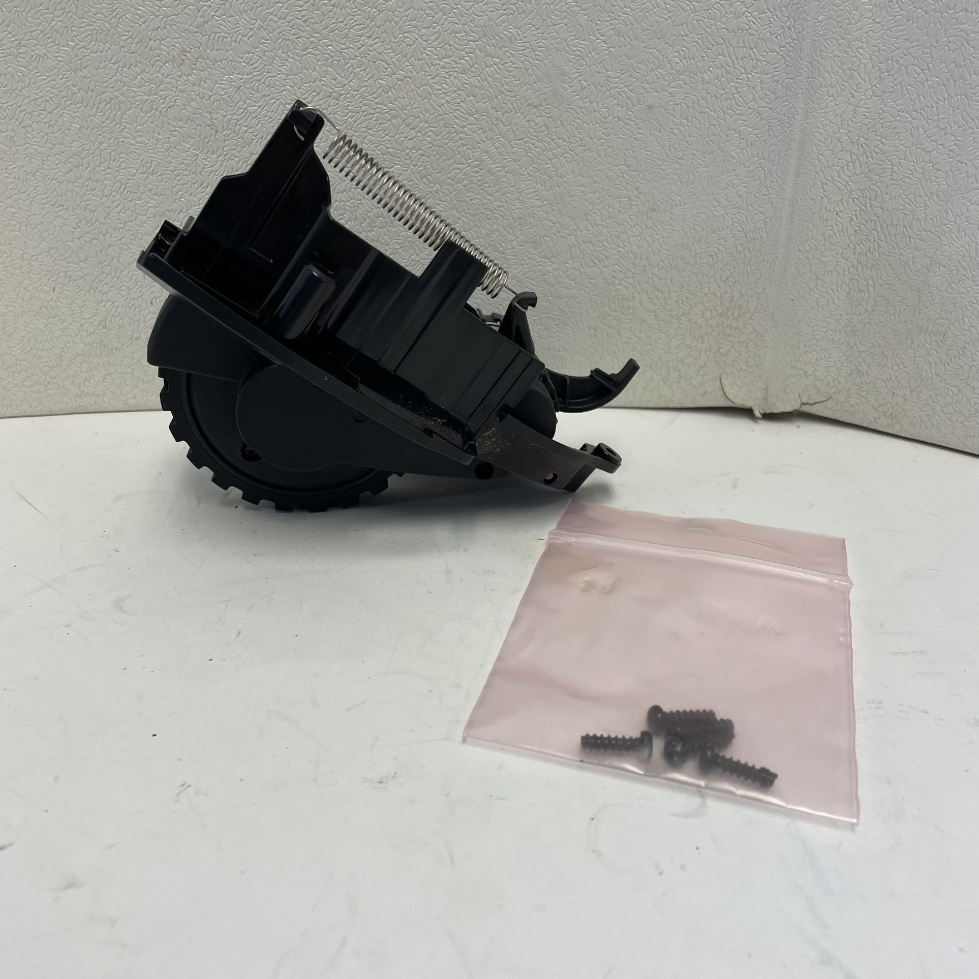 Shark RV1001 RV1000 UR1005AE RV761_N RV761_NL RV750_NL RIGHT WHEEL w/ Motor OEM