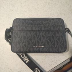 Like New Micheal Kors Crossbody Bag 