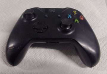 XBOX WIRELESS CONTROLLER