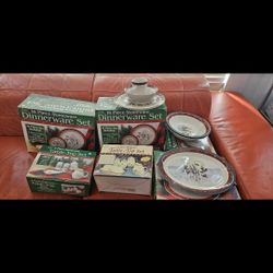 Christmas Plates Set For 8 