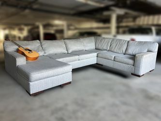 U SHAPED SECTIONAL COUCH!!! 🚚 FREE DELIVERY!!! 🚚