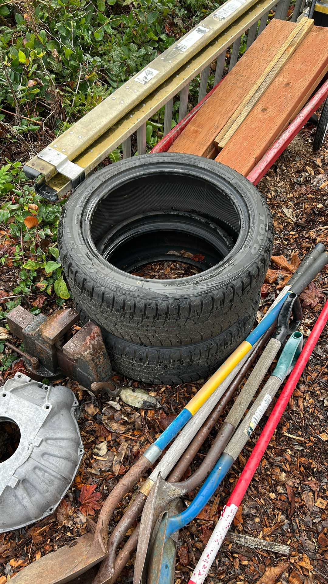 Toyo 215/50/17 Studless Snow Tires 