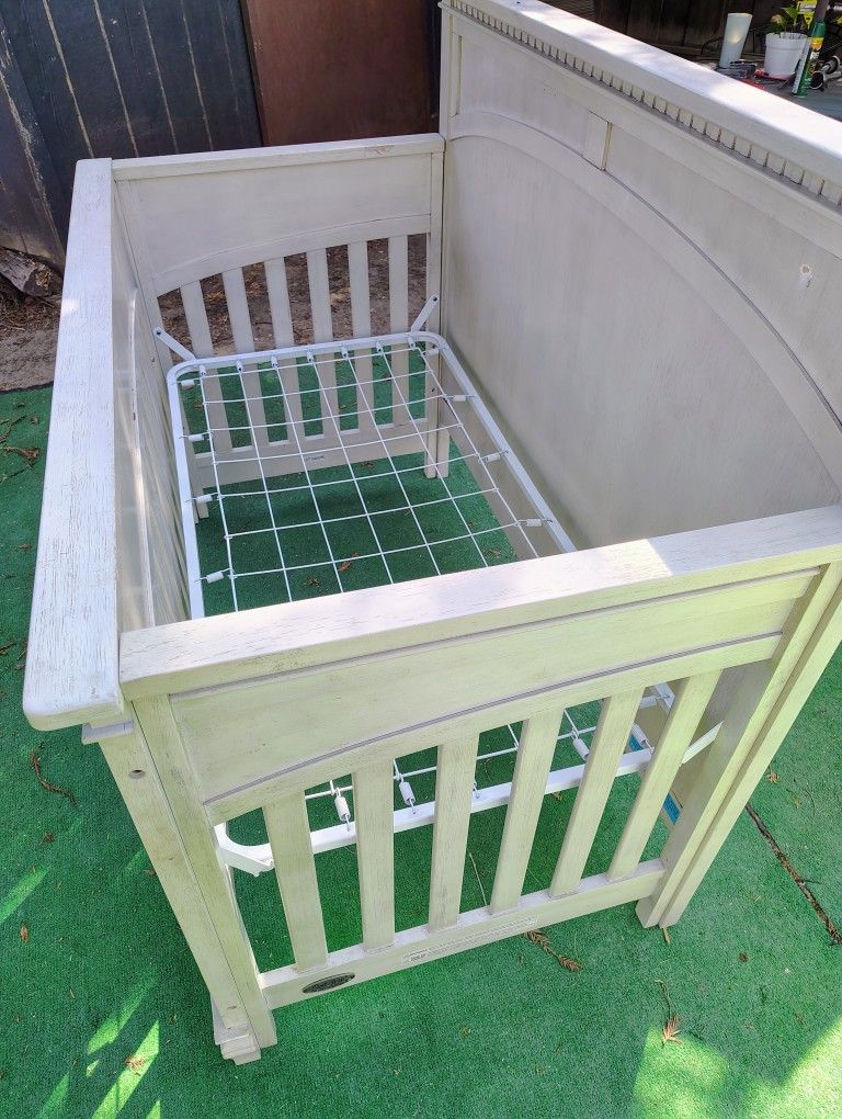 EVOLUR CONVERTIBLE CRIB - SANTA FE MODEL 