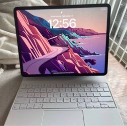 Apple IPad Pro 12.9inch 6th Generation 256gig WiFi Only + Magic Keyboard($900 FIRM)