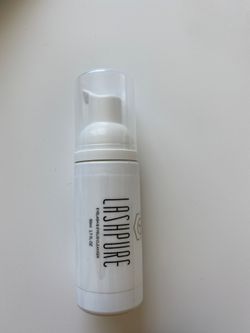 Foaming eyelash cleanser