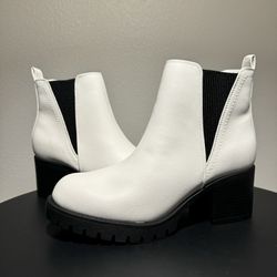 *BRAND NEW* MIA White Platform Boots Sz 7.5
