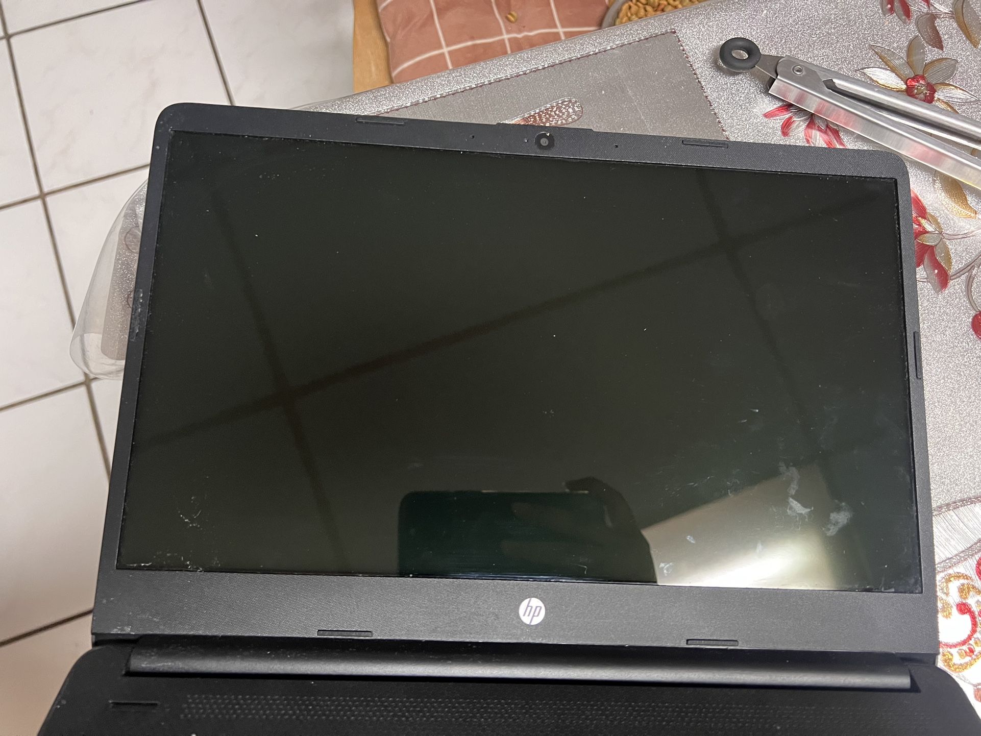 HP 14”-DQ0001DX HD Laptop Intel Celeron 4GB DDR4 64GB