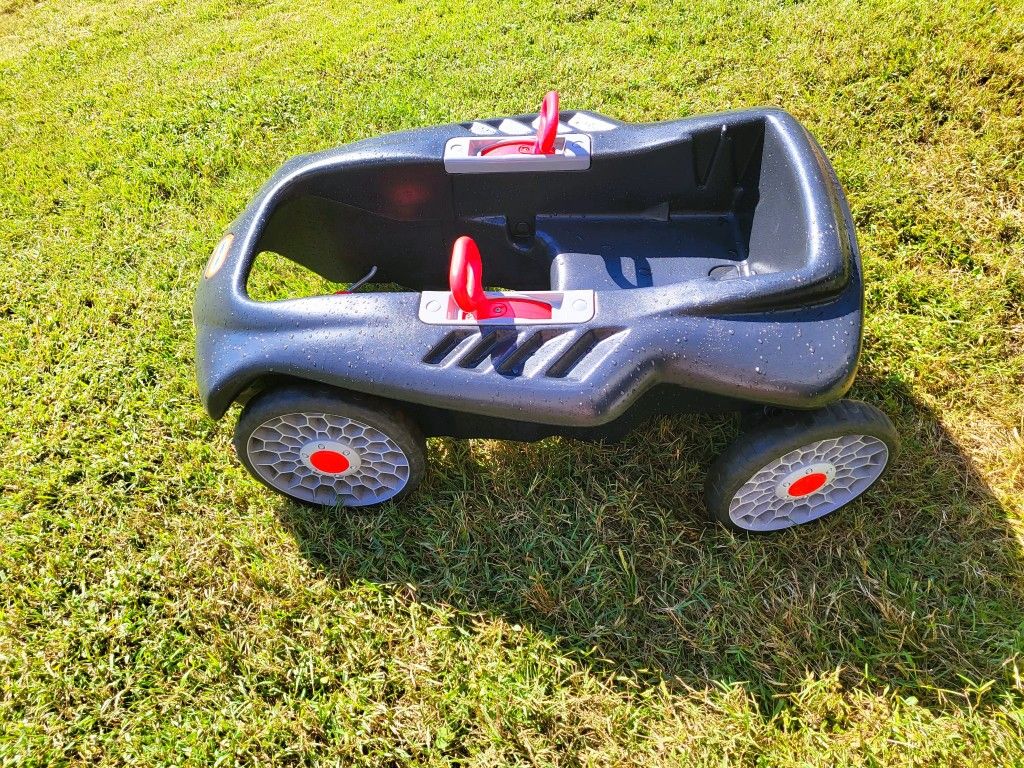 Little Tikes peddle buggy - Hand lever steer - Ride-On